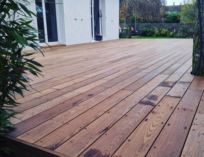 Création d'une terrasse en bois Européen et d'une pergolas bioclimatique Sermiers 51500 ( 51 secteur Marne ).